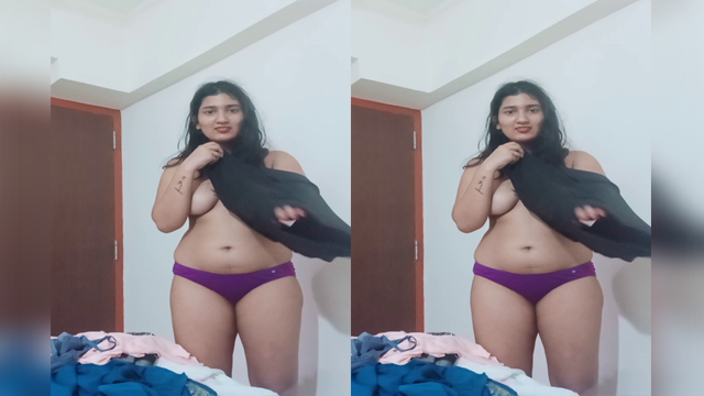 Super Sexy looking bhabhi Naked Dress Change