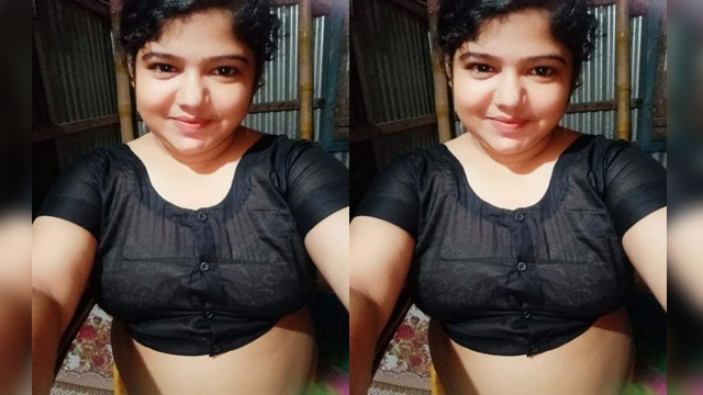 Bangladeshi Unsatisfied Bhabi Bathing