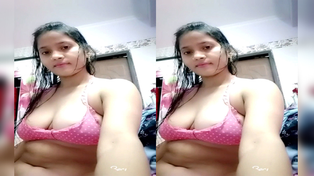 Beautiful bhabhi showing