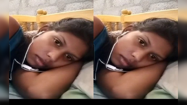 Cute Lankan Girl Shows Her Boobs (Updates)