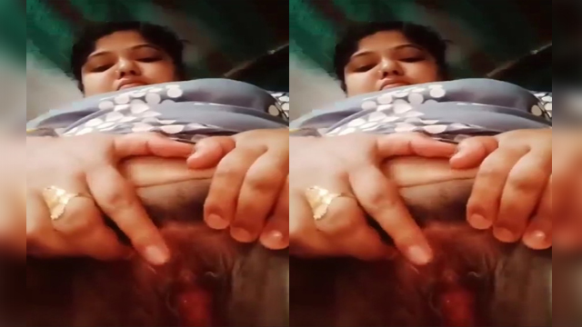 Bangladeshi Unsatisfied Bhabi Showing Pussy