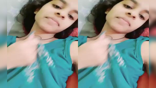 Desi girl showing boobs