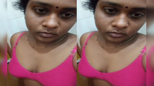 Sexy Bhabhi Shows her Boobs and Pussy