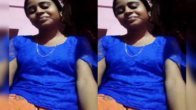 Desi Girl Shows Her Boobs Part1