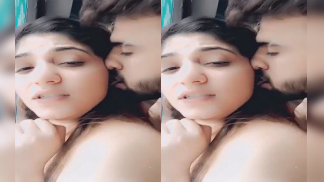 Desi lover fucking in standing position