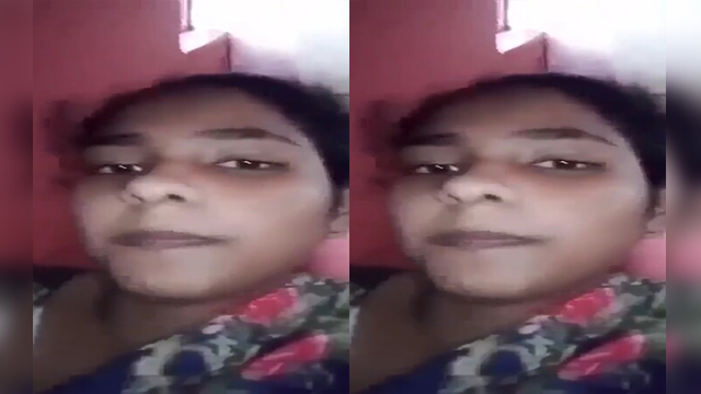 Village Desi Beautiful Girl Showing Pussy For Lover
