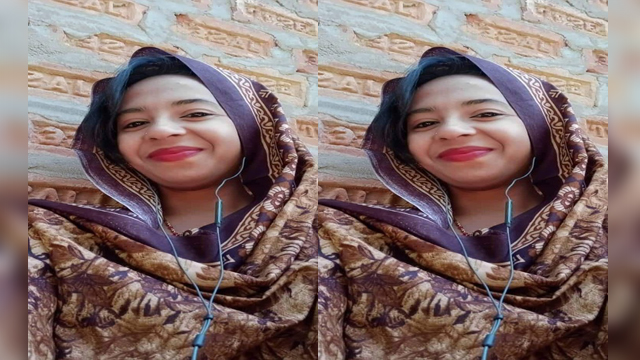 Desi village Beautiful Girl Showing On VideoCall