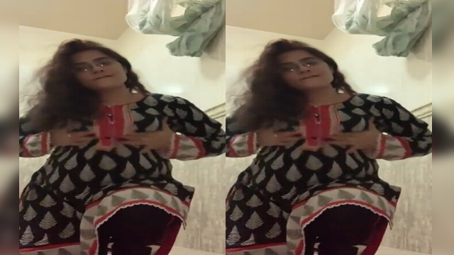 Sexy Paki Girl Shows Her Boobs and pussy Part1