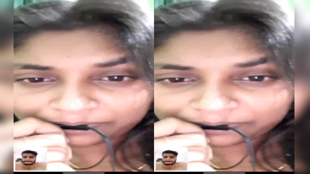 Desi girl showing and fingering for lover
