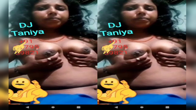 Bhabi Pressing Boobs