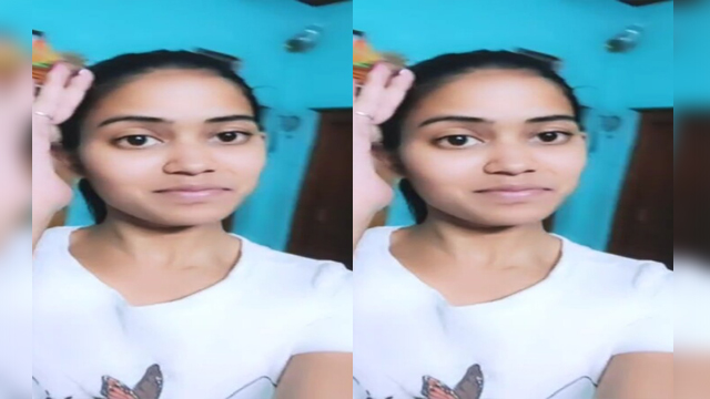 Bengali Beautiful Cute Girl Showing Her Sexy Figure