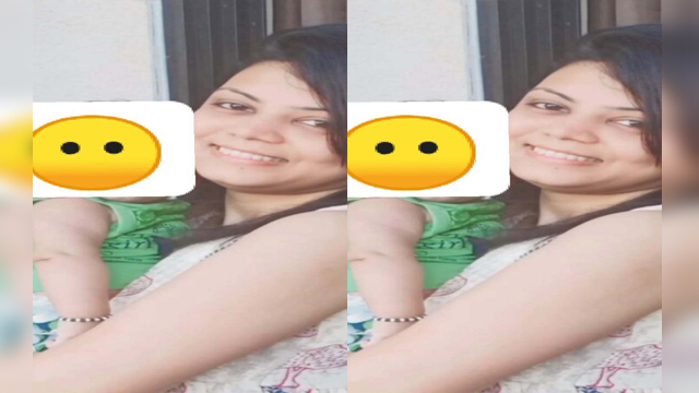 Indian Bhabi Showing Lover