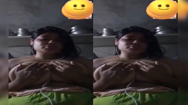 Bangladeshi Girl Playing With Her Bigboobs