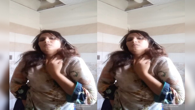 Super Hot Indian Girl Shows Her Boobs and pussy Part2