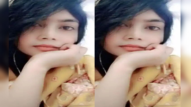 Bangladeshi Girl Showing boobs
