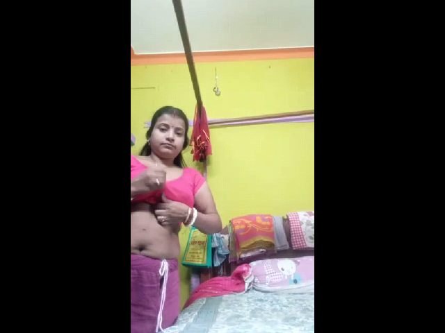 Super horny boudi with brinjal