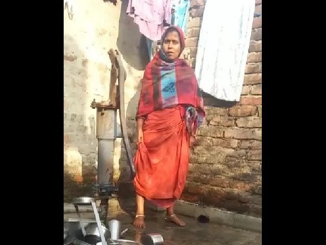 Village bhabhi pissing,recorded by devar