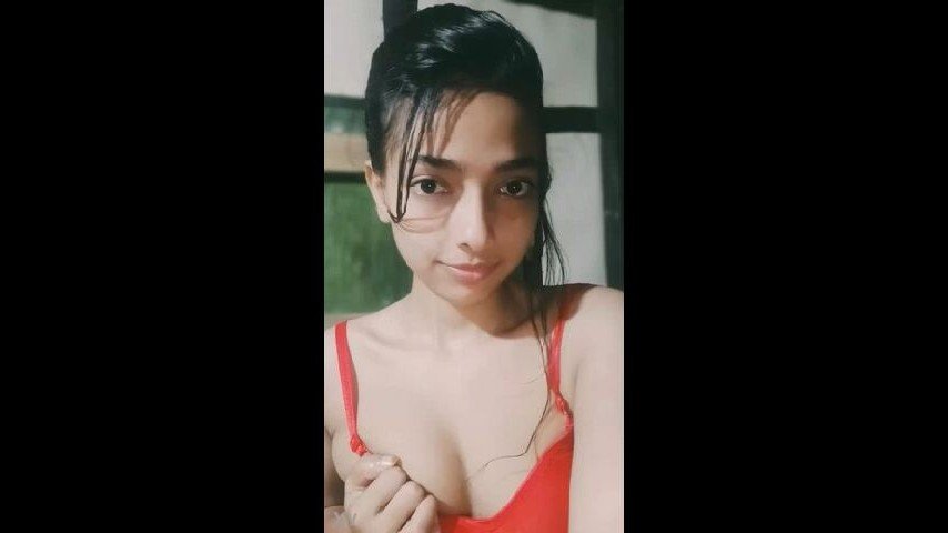 Cute Girl Shows her Boobs and We pussy