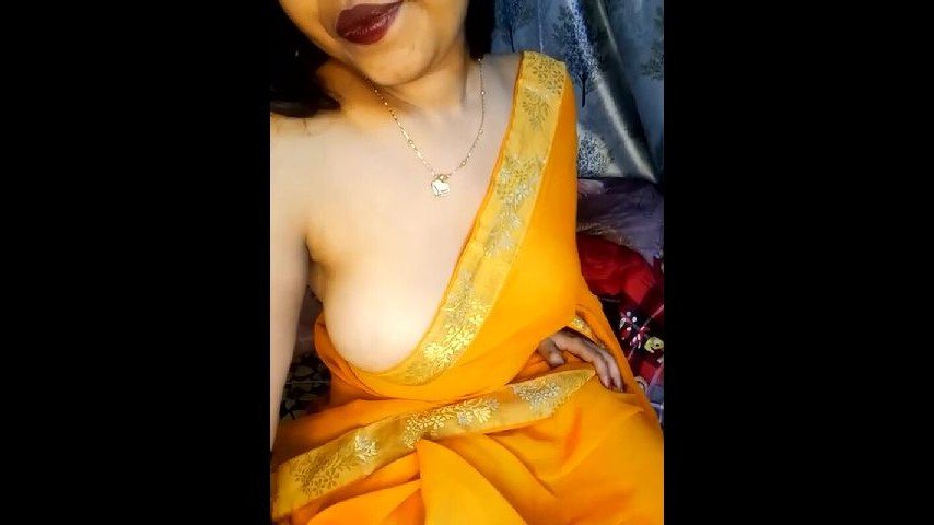 hotty_liza Teasing in Yellow Saree on StripChat Live