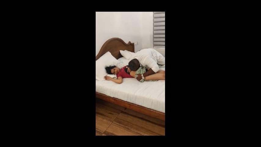 Ayesha Pathan yessma shooting behind the scenes navel kiss boob touch