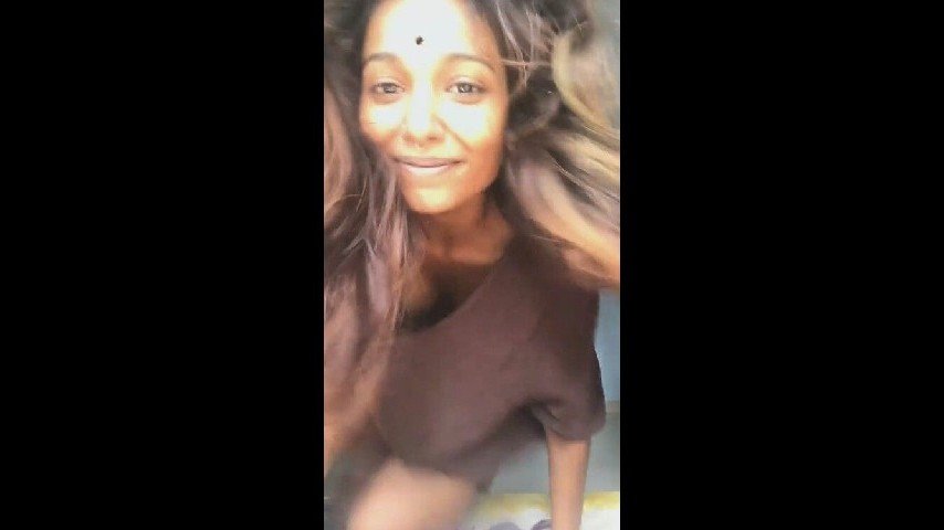 Sexy Bhabhi Boobs show